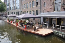 21 meter lang drijvend terras geopend in Alkmaar