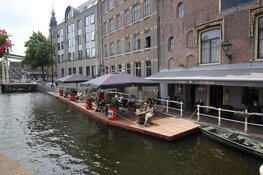 21 meter lang drijvend terras geopend in Alkmaar