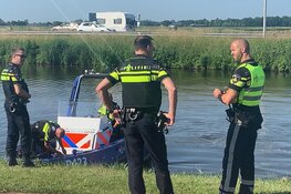 Auto in het kanaal gereden