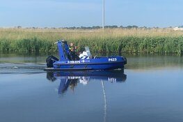 Auto in het kanaal gereden