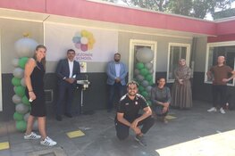 Staatssecretaris opent watertappunt op Alkmaarse basisschool en heeft goed nieuws