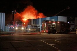Opnieuw grote brand in Alkmaar, nu op bedrijventerrein Beverkoog