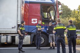 A9 enige tijd afgesloten na ongeval bij Uitgeest, vrachtwagenchauffeur aangehouden