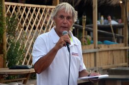 Fietsers trappen 9000 euro bij elkaar voor Vrienden MEE Sportfonds