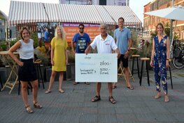 Fietsers trappen 9000 euro bij elkaar voor Vrienden MEE Sportfonds