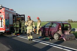 Botsing op brug N246: drie auto's total loss