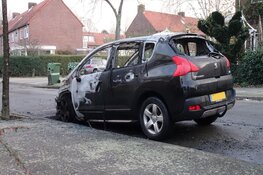 Auto verwoest door brand in Alkmaar