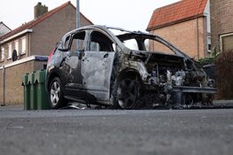 Auto verwoest door brand in Alkmaar