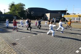 “Licht aan, licht uit,” traptechnieken oefenen met de lichtschakelaar in huis
