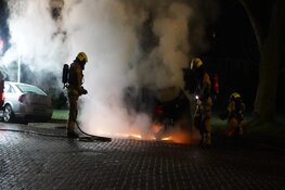Auto door brand verwoest in Hoefplan