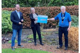 Kiwanis HHW e.o. schenkt 3.500 euro  aan Stichting Leergeld Alkmaar