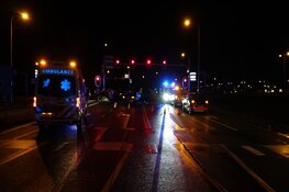 Vier auto's betrokken bij botsing op kruising, één gewonde