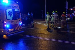 Vier auto's betrokken bij botsing op kruising, één gewonde