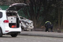 Auto door brand verwoest op Terborchlaan