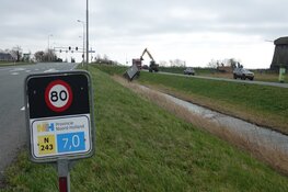 Aanhanger in sloot gewaaid aan Noordervaart