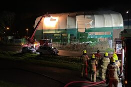 Grote brand in loods aan de Overtoom