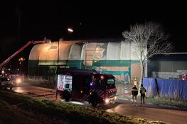 Grote brand in loods aan de Overtoom