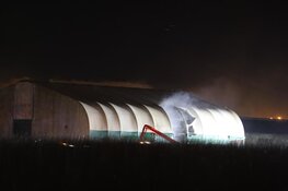 Grote brand in loods aan de Overtoom