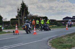 Motoragent in botsing met tractor in Egmond-Binnen