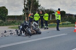 Motoragent in botsing met tractor in Egmond-Binnen