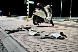 Scoorrijdster aangereden: automobilist gaat er vandoor