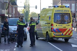 Fietser zwaargewond na aanrijding op Scharlo