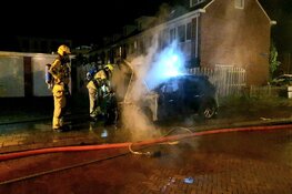 Auto door brand verwoest in Louise Henriëttestraat