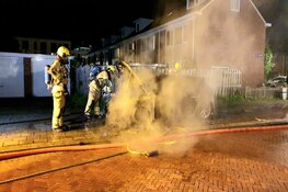 Auto door brand verwoest in Louise Henriëttestraat