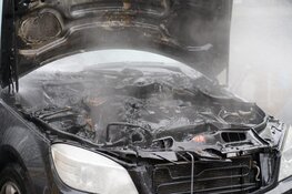 Auto vat vlam tijdens rijden in Alkmaar