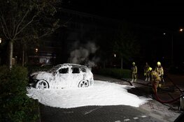 Dure Porsche door brand verwoest bij Winkelcentrum De Hoef