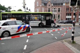 Botsing tussen scooterrijder en bus op Kanaalkade