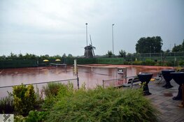 Ook hoosbui kan pret niet drukken, Victorie Open nog steeds op schema