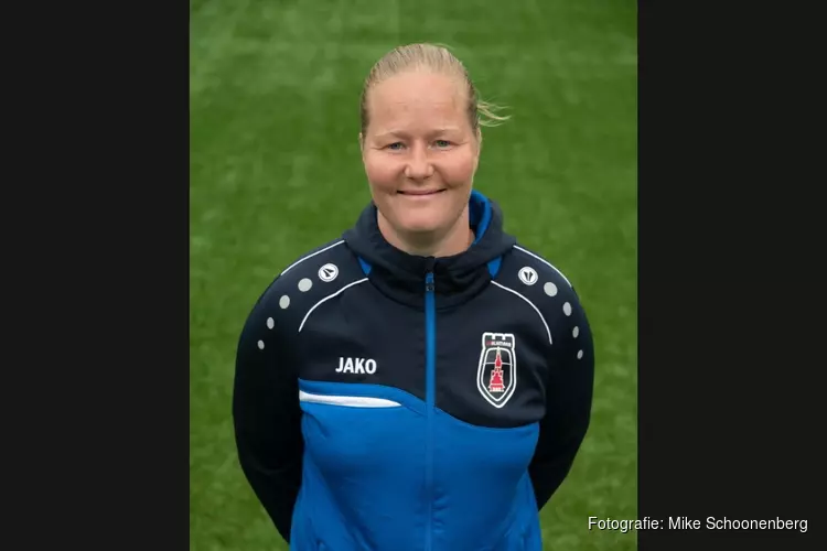 VV Alkmaar en Corina Dekker per direct uit elkaar