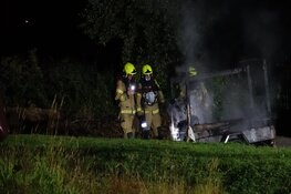 Aanhanger door brand verwoest in Oudorp