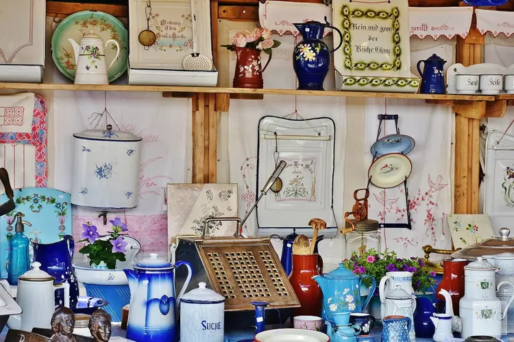 Rommel curiosamarkt Bric & Brac  nu elke week geopend.