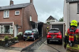 Persoon met spoed naar het ziekenhuis na brand in garage Akersloot