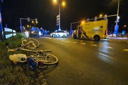 Fietser geschept tijdens oversteken N242, weg richting Alkmaar afgesloten