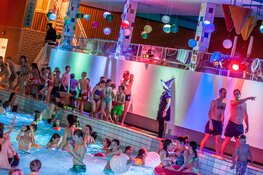 Zwembad Hoornse Vaart start nieuw discoseizoen met Halloween