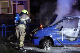 Auto door brand verwoest in Schoklandstraat