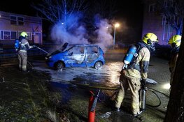 Auto door brand verwoest in Schoklandstraat