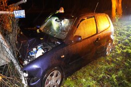 Bestuurder op de vlucht na ongeval. Dashboardkastje vol met blikken bier