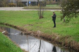 Mogelijk drugsafval gevonden in sloot in Alkmaar