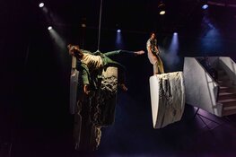 Mix van dans en circus in theater De Vest