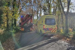 Fietser onder bestelbus in Alkmaar