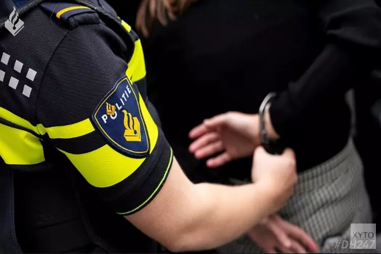 Aanhoudingen in onderzoek naar vuurwerk door brievenbus woning