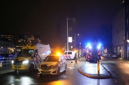 Auto tegen lantaarnpaal gereden in centrum Alkmaar