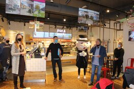 Burgemeester geeft startsignaal Monopoly-spel Oudorp