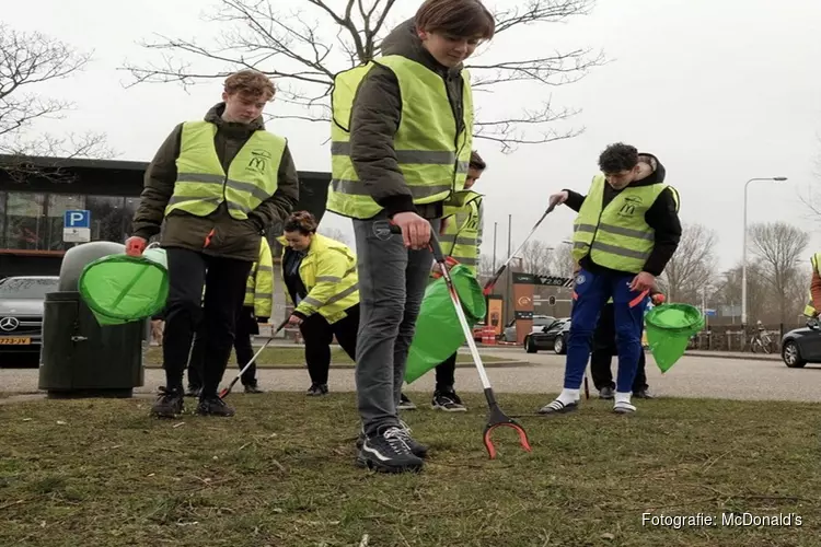 McDonald’s Alkmaar West houdt een Christmas Clean-up Day