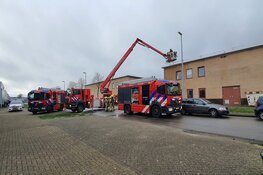 Brand op dak van bedrijfsverzamelgebouw Beverkoog