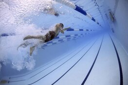 ChristenUnie Alkmaar bezorgd over zwemles kinderen van QR-loze ouders